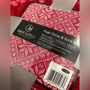 Great Hotels Plush Throw & Sock‎ Gift Set